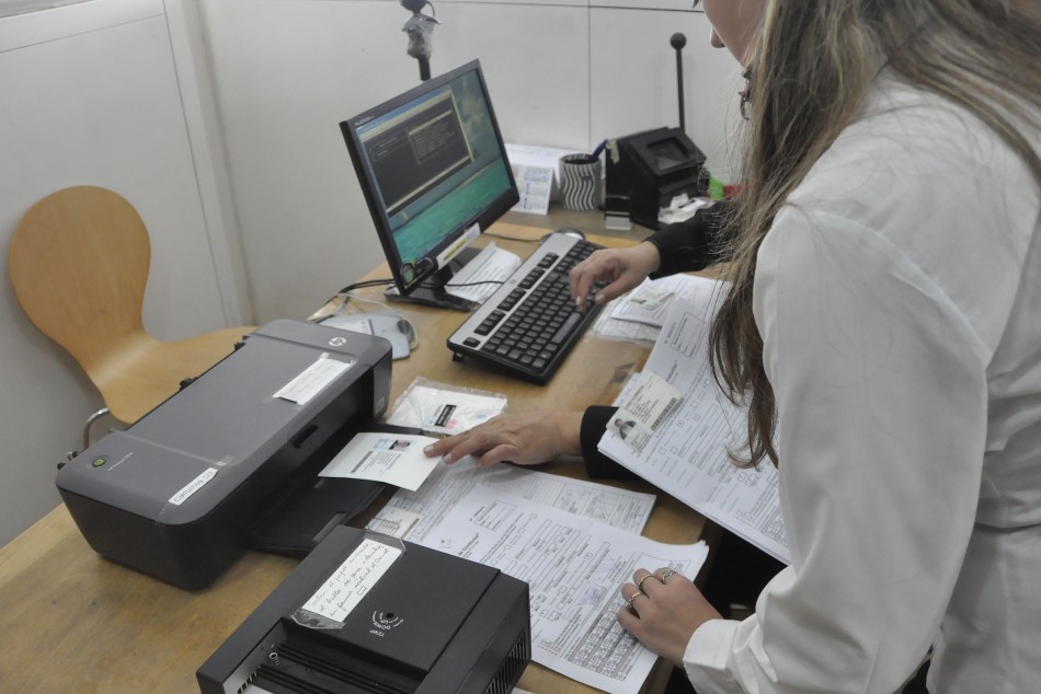 3701 | Trámite registro de conducir en el CMD Sur Rosa Ziperovich - Dir. Gral. de Comunicación Social (Franco Trovato - archivo)