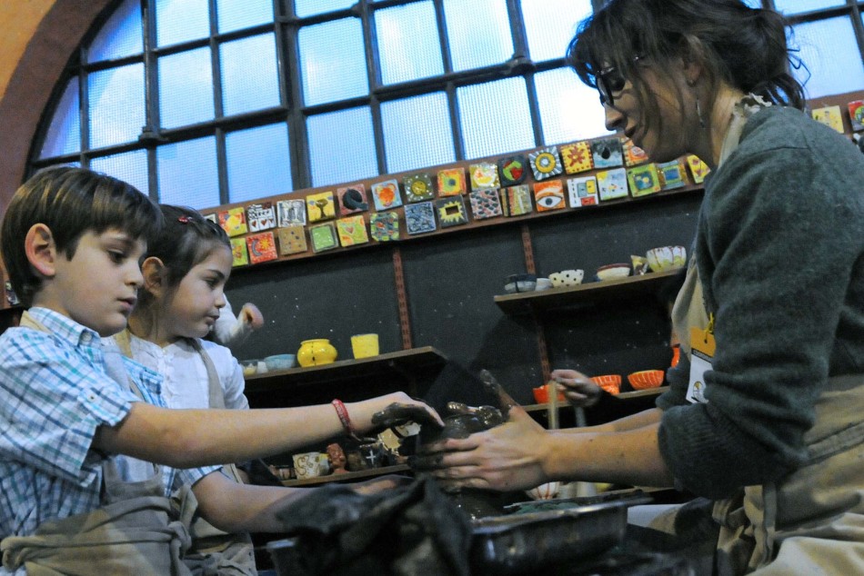 6972 | Charla y juegos a niños sobre educación sexual. - Secretaría de Promoción Social (archivo)