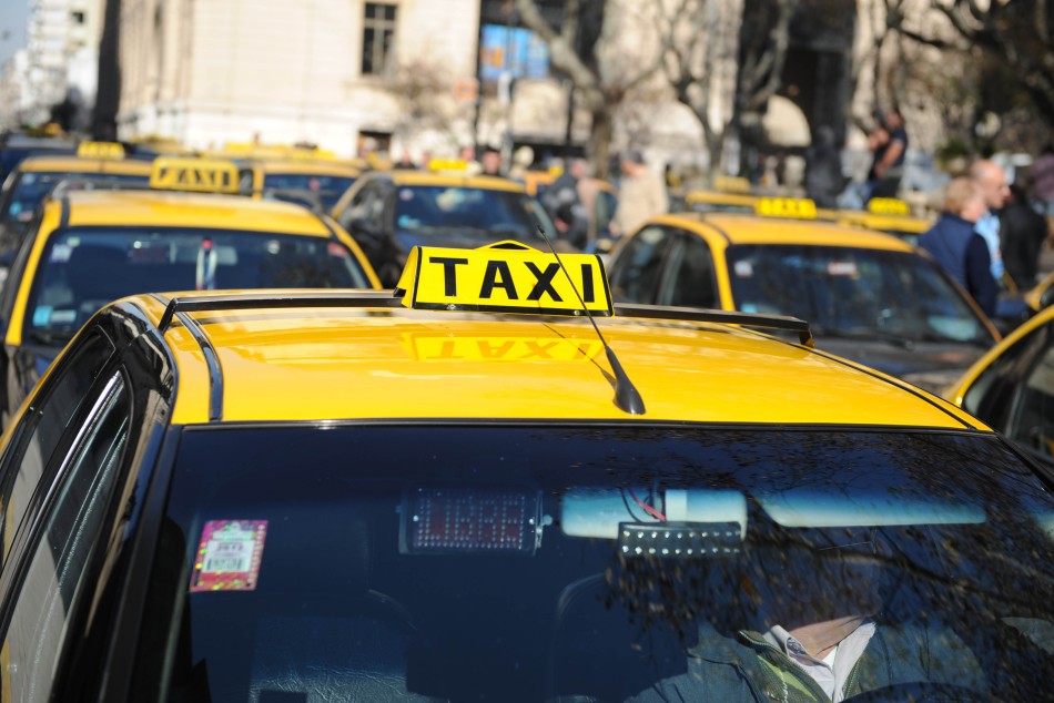 9587 | Taxis - Dir. Gral. de Comunicación Social (Silvio Moriconi)