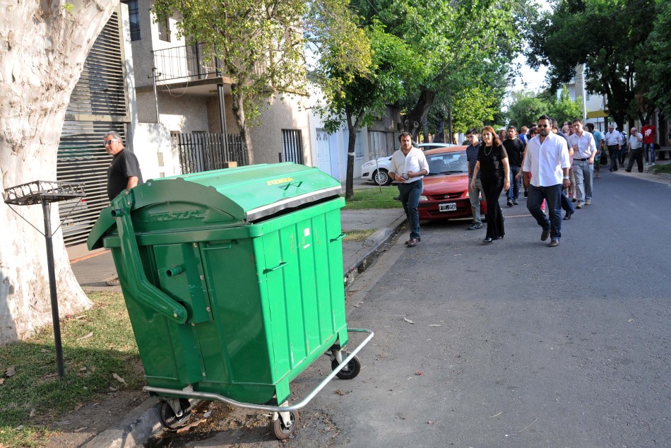 16307 | Recorrida Nuevos Contenedores Metlaicos Barrio Belgrano  - Dir. Gral. de Comunicación Social (Marcelo Beltrame)