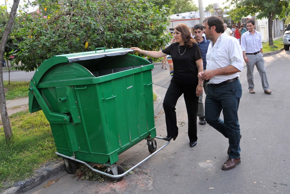 16310 | Recorrida Nuevos Contenedores Metlaicos Barrio Belgrano  - Dir. Gral. de Comunicación Social (Marcelo Beltrame)