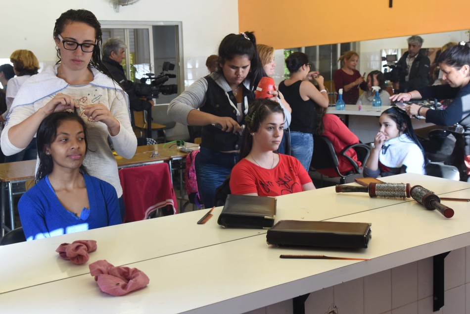 84093 | Visita a curso de capacitación en Indumentaria y Auxiliar en Peluquería - Dir. Gral. de Comunicación Social (Silvio Moriconi)