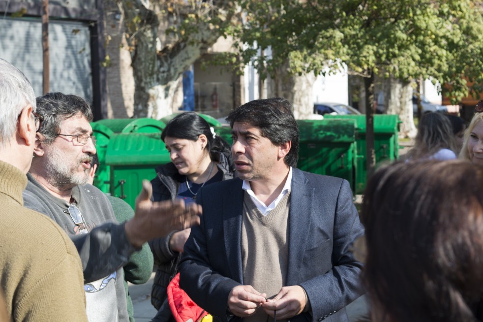 89690 | Vecinos charlaron con autoridades en barrio Azcuénaga - Juan Pablo Allegue