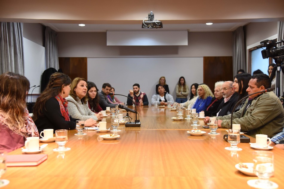 92040 | Presentación ingresantes a la planta municipal por el cupo laboral Trans - Dir. Gral. de Comunicación Social (Silvio Moriconi)