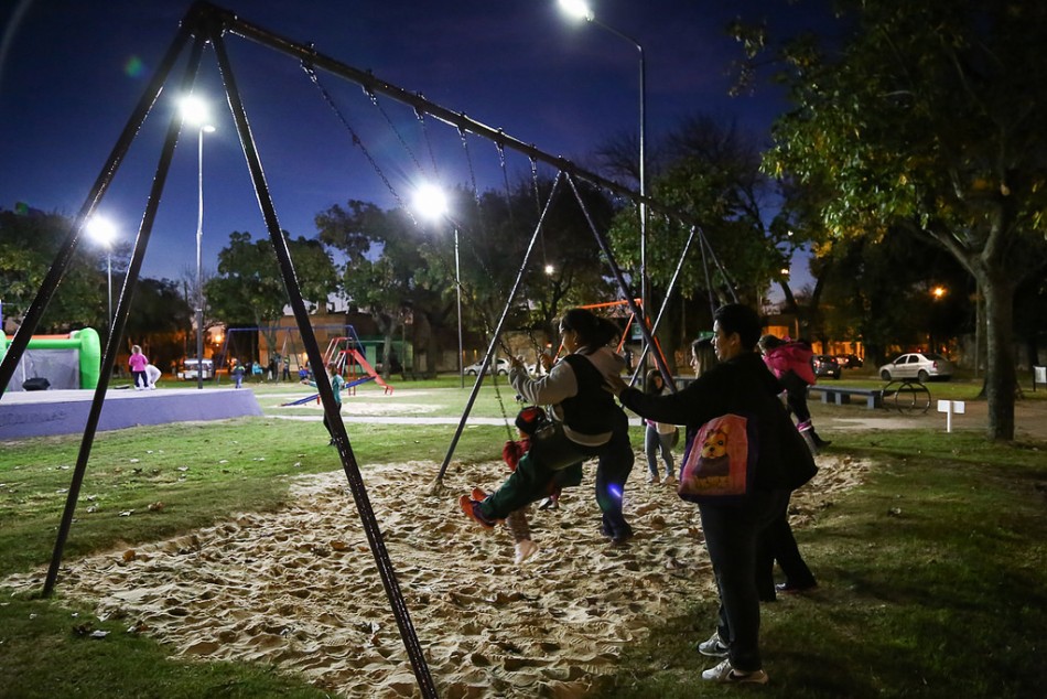 99246 | Diez plazas barriales ya cuentan con iluminación LED - Secretaría de Ambiente y Espacio Público