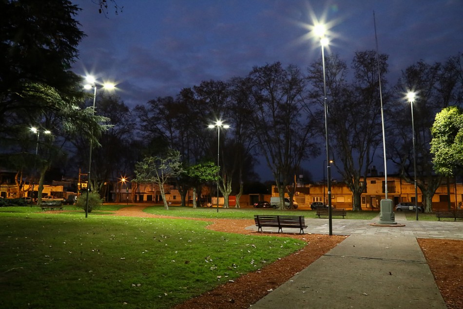 99238 | Diez plazas barriales ya cuentan con iluminación LED - Secretaría de Ambiente y Espacio Público