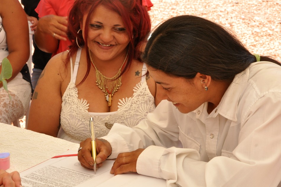 118935 | Rosa y Paola, las protagonistas del primer casamiento igualitario en el Rosedal -  Secretaría de Medio Ambiente y Espacio Público