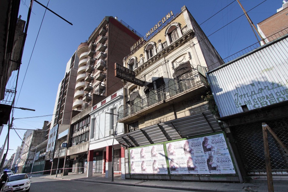 130598 | Se retiran carteles publicitarios de altura - Secretaría de Control y Convivencia