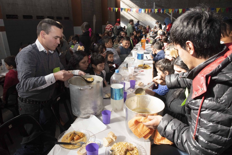 144963 | Locro solidario en el Polideportivo Garzón  - Dir. Gral. de Comunicación Social (Franco Trovato)