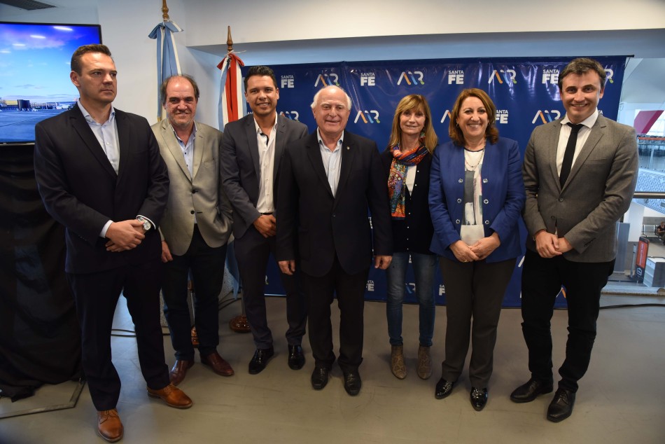 160014 | Firma contrato adjudicación obra Nueva Terminal del Aeropuerto - Subsecretaría de Comunicación Social (Silvio Moriconi)