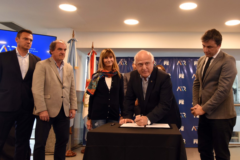 160015 | Firma contrato adjudicación obra Nueva Terminal del Aeropuerto - Subsecretaría de Comunicación Social (Silvio Moriconi)