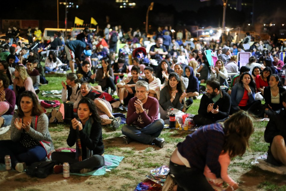 165389 | El parque de la Arenera tuvo su estreno con un Picnic Nocturno multitudinario - Nano Pruzzo