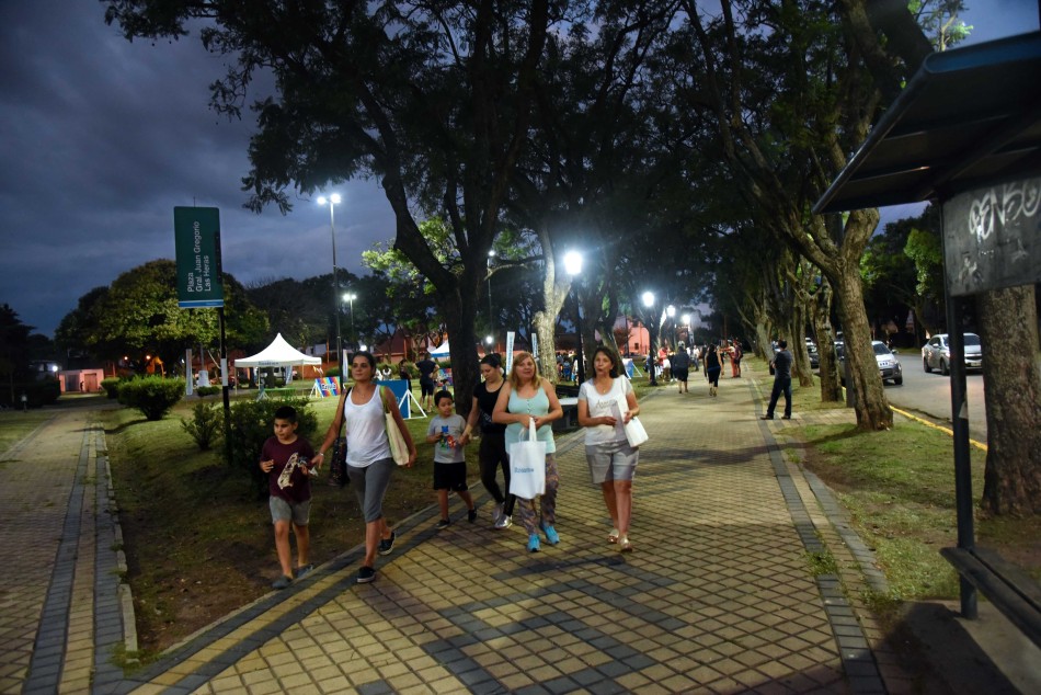177816 | Luces Led Plaza Las Heras  - Subsecretaría de Comunicación Social (Marcelo Beltrame)