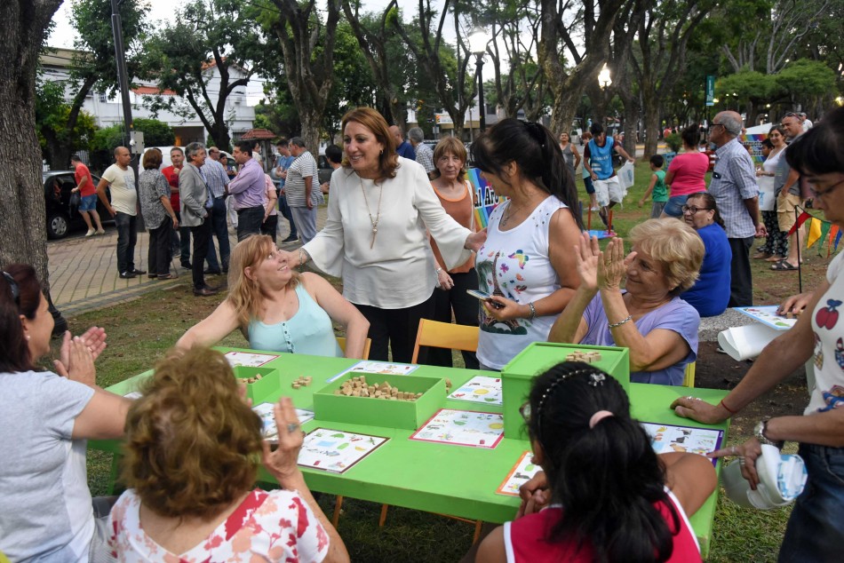 177820 | Luces Led Plaza Las Heras  - Subsecretaría de Comunicación Social (Marcelo Beltrame)