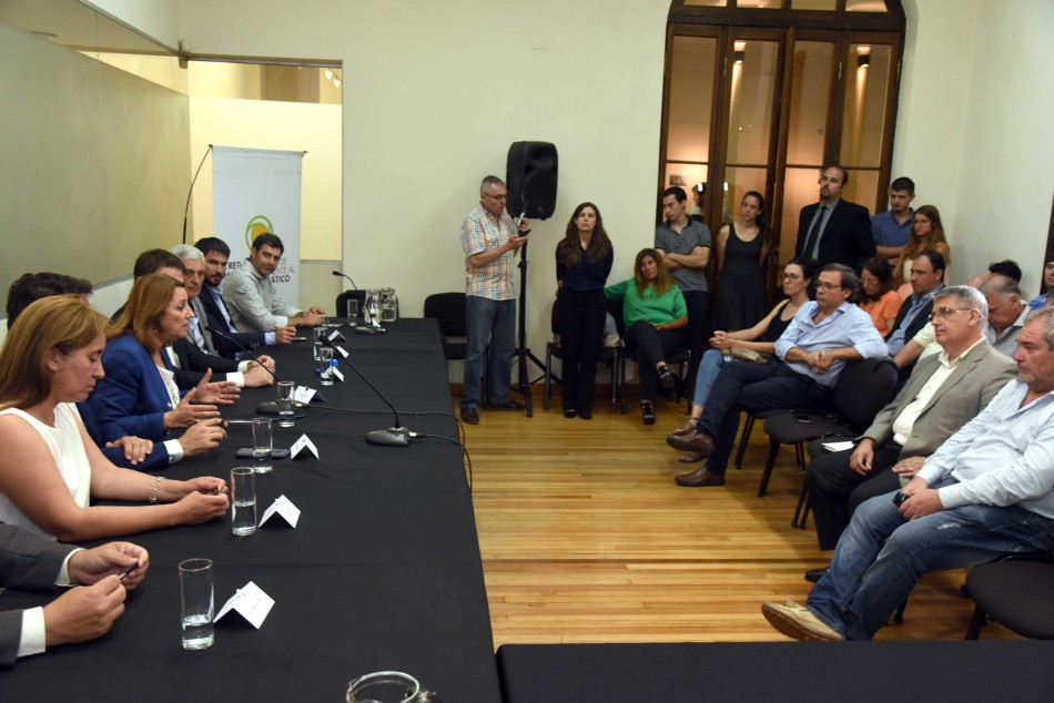 180244 | Firma adhesión al Fideicomiso de la Red Argentina de Municipios Contra Cambio Climático - Subsecretaría de Comunicación Social (Silvio Moriconi)