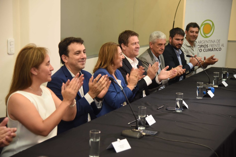 180246 | Firma adhesión al Fideicomiso de la Red Argentina de Municipios Contra Cambio Climático - Subsecretaría de Comunicación Social (Silvio Moriconi)