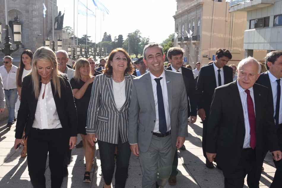 236462 | Izamiento y asunción de Pablo Javkin -
