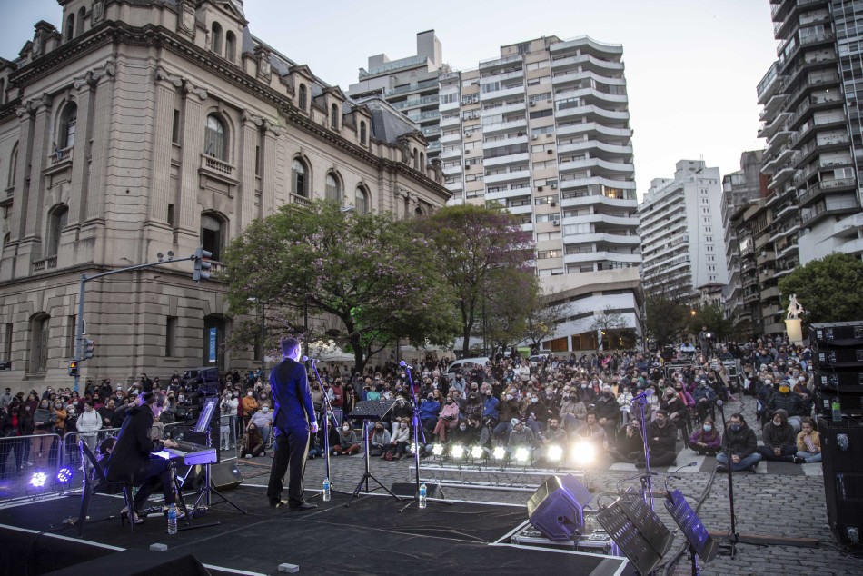 328812 | Fotos Música clásica en la fuente de las Utopías - Sec. de Cultura y Educación (Guillermo Turin Bootello)
