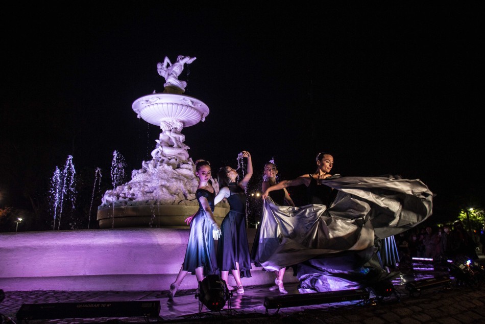 328805 | Fotos Música clásica en la fuente de las Utopías - Sec. de Cultura y Educación (Guillermo Turin Bootello)