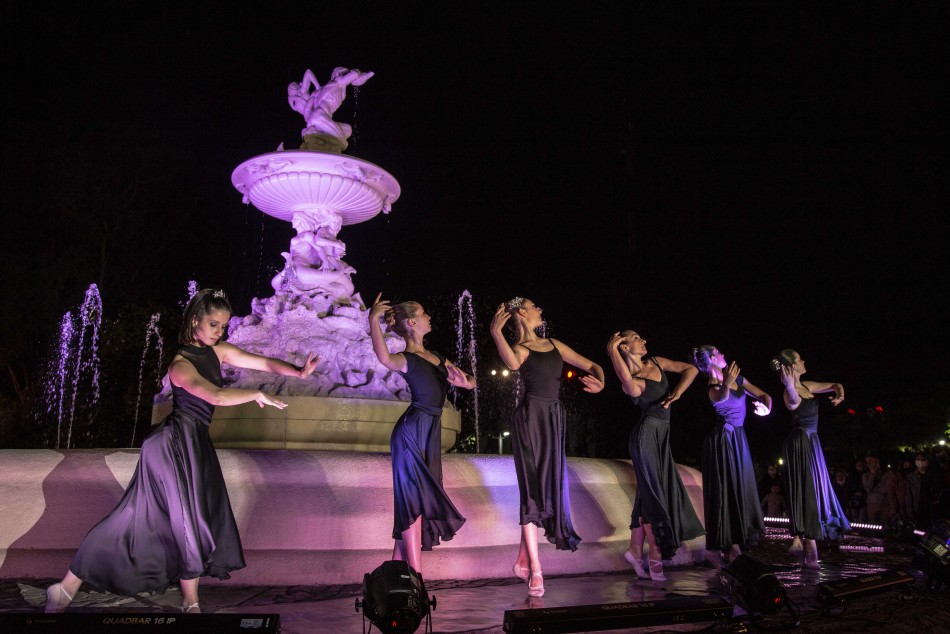 328806 | Fotos Música clásica en la fuente de las Utopías - Sec. de Cultura y Educación (Guillermo Turin Bootello)