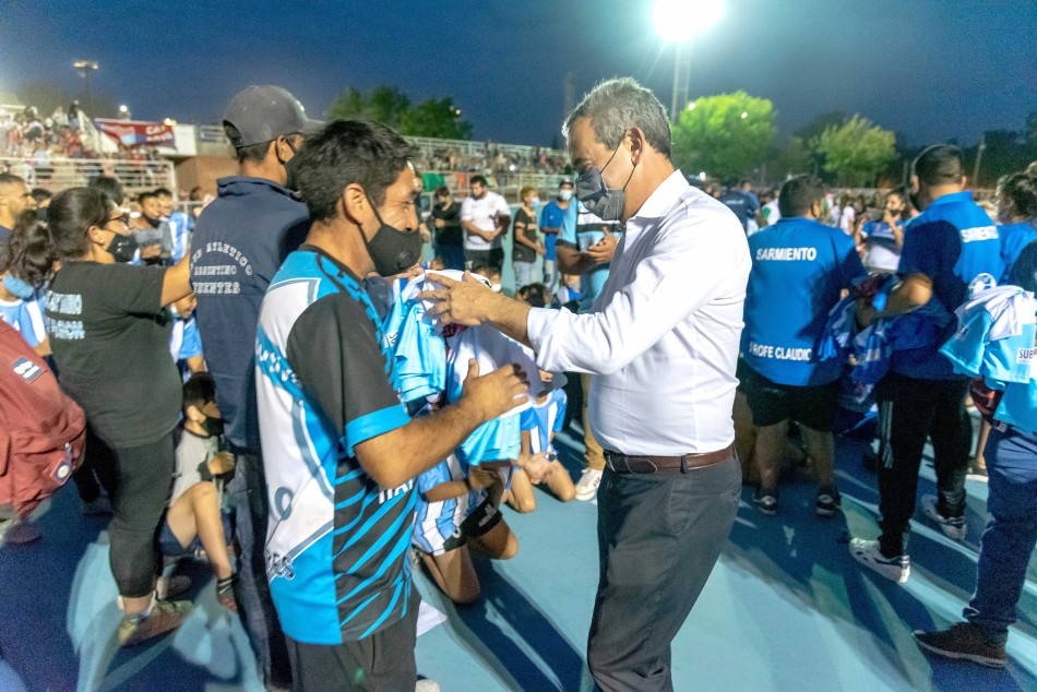 335204 | Entrega Camisetas Futbol Infantil  - Subsecretaría de Comunicación Social (Marcelo Beltrame)