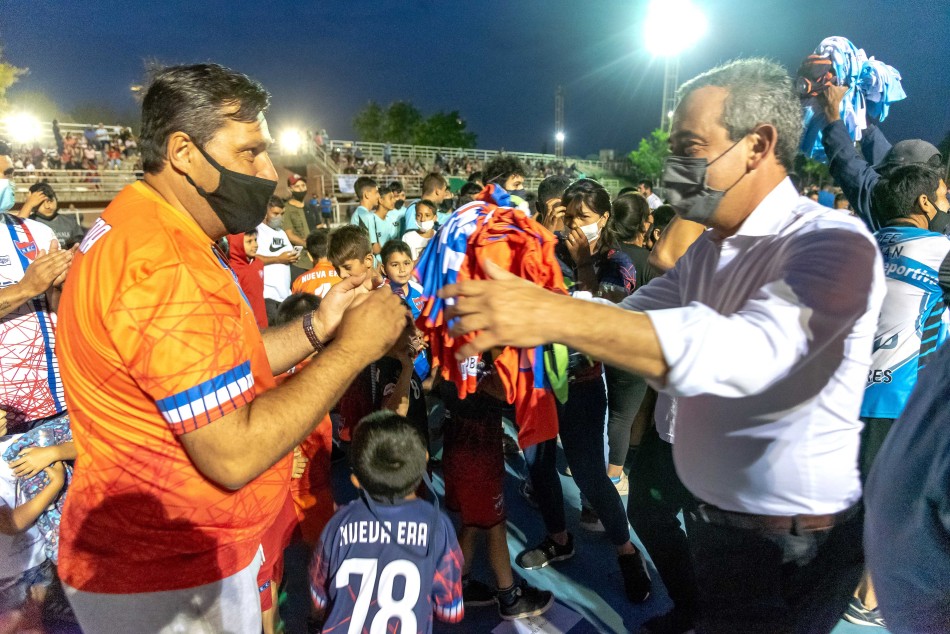 335205 | Entrega Camisetas Futbol Infantil  - Subsecretaría de Comunicación Social (Marcelo Beltrame)