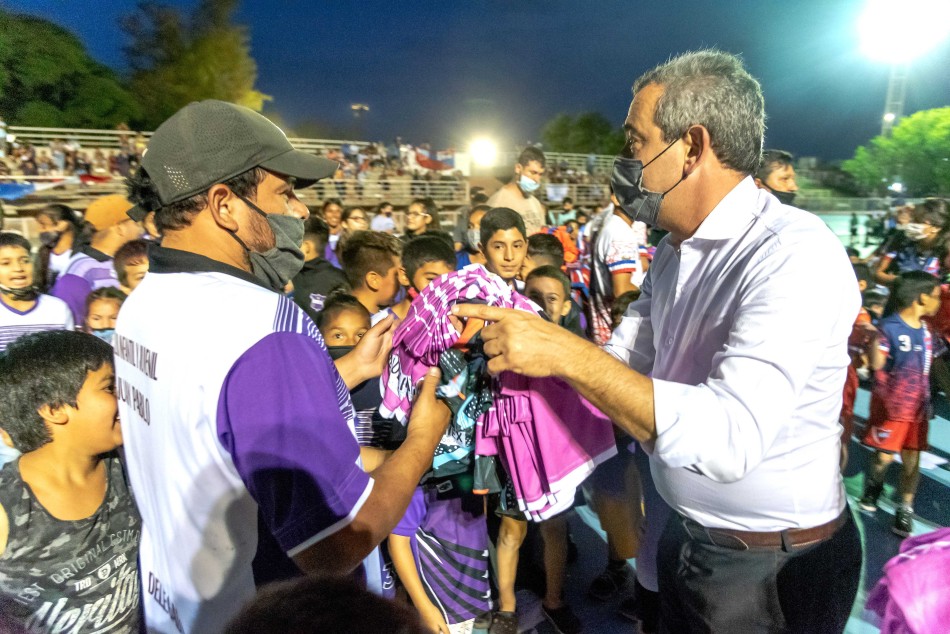 335206 | Entrega Camisetas Futbol Infantil  - Subsecretaría de Comunicación Social (Marcelo Beltrame)