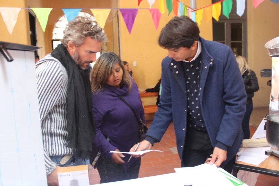 363407 | El municipio entregó maquinaria para elaborar panificados y trabajos de herrería - Municipalidad de Rosario