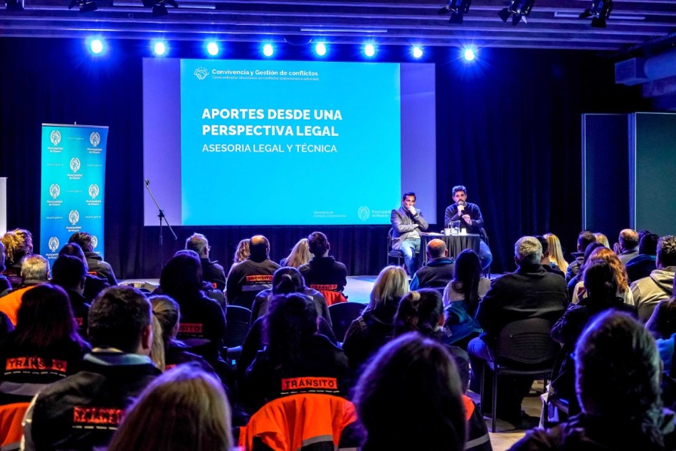 365111 | Agentes de las áreas de control se capacitaron en gestión de conflictos - Municipalidad de Rosario