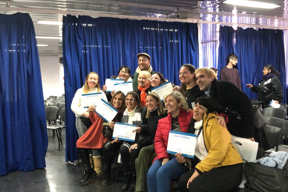 366879 | Rosario Emprende: más de 300 emprendedoras y emprendedores recibieron su certificado de capacitaciï - SecretarÃa de Desarrollo Humano y Hábitat