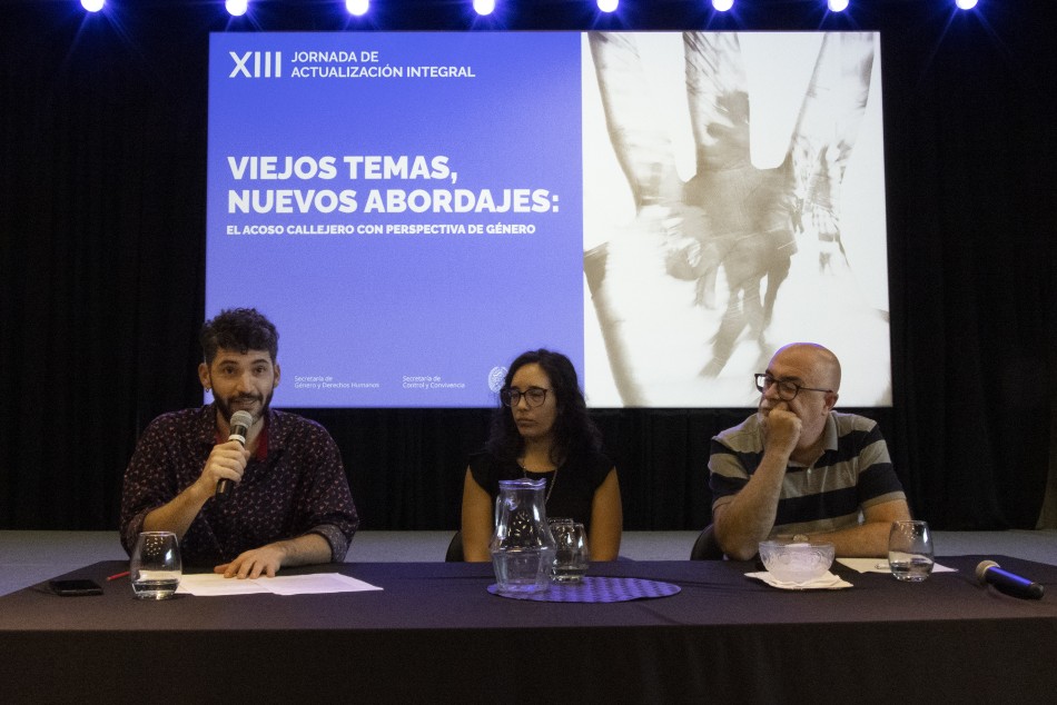412657 | La Municipalidad capacitó sobre acoso callejero a personal de la Secretaría de Control - Claudia Cagnone