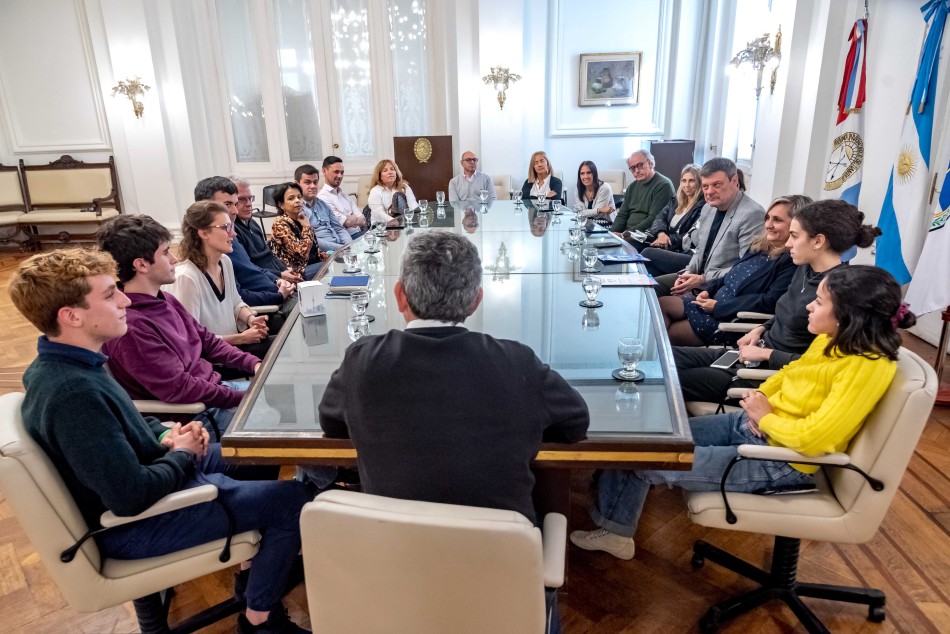 437491 | Reunión con jóvenes estudiantes que viajaron a Shangai - Subsecretaría de Comunicación Social (Marcelo Beltrame)